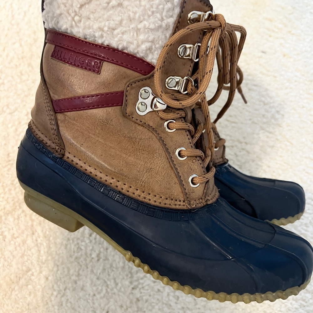 Tommy Hilfiger Women's Brown and Navy Boots